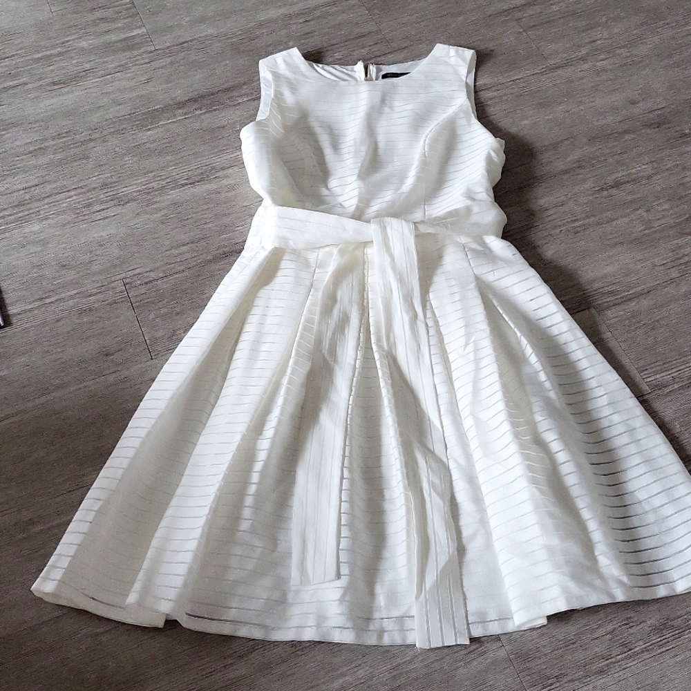 White pleated Tommy Hilfiger dress sz 8